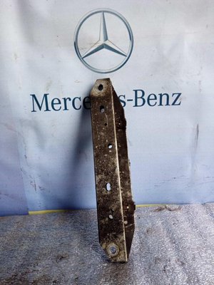 Б/У кронштейн крепления коробки Mercedes E220 W212 A2126190525 A2126190525 фото