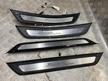 Б/У Накладка поштучно на пороги с подсветкой SPORT LINE BMW 5 G30 51477405774 / 5147739021 51477405774 / 5147739021 фото